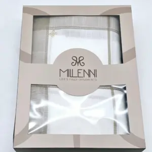 מפת פשתן מרובעת בעיצוב מינימליסטי